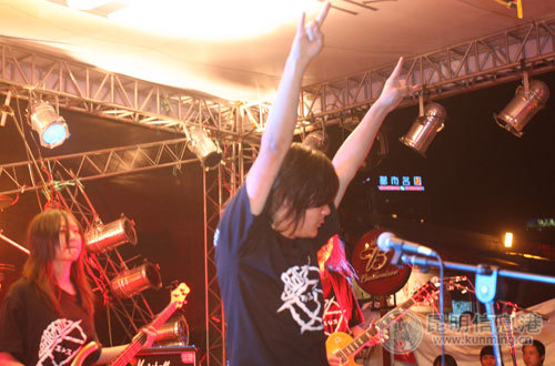 扣弦,麻园诗人,打死我也不说,再来四个,寄生前夜五支本土优秀摇滚乐队