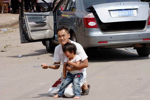 2011年5月27日,四川省攀枝花籍犯罪嫌疑人张刚,驾驶一辆车牌号为川du