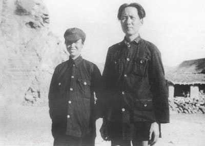 贺子珍和毛泽东在一起（资料图）