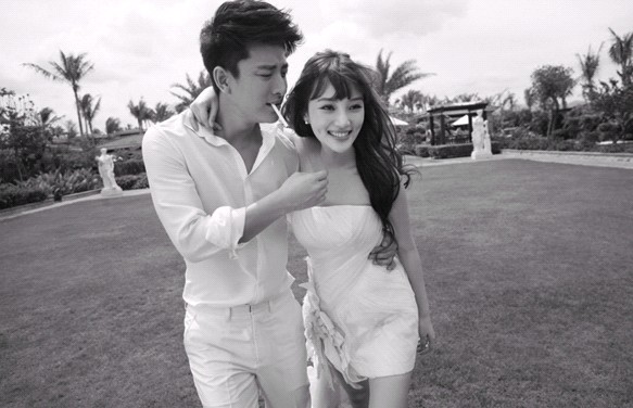 贾乃亮李小璐另类黑白婚纱照 温情对视展谜样魅力