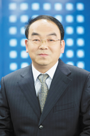 寻甸县建高原特色农业示范县寻甸县委书记武斌:2013年,寻甸县将紧紧