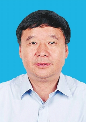 李明秋,男,汉族,1961年9月生,在职研究生学历,中共党员.