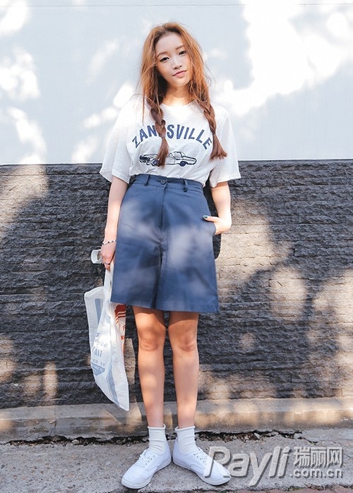 宽松t恤搭配五分短裤宽松t恤搭配五分短裤
