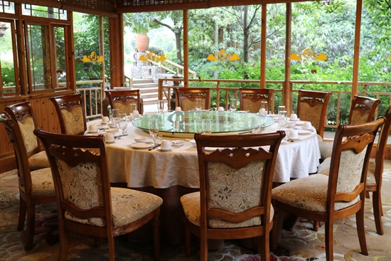 昆明快活林森林餐厅优雅环境中开启你的味蕾