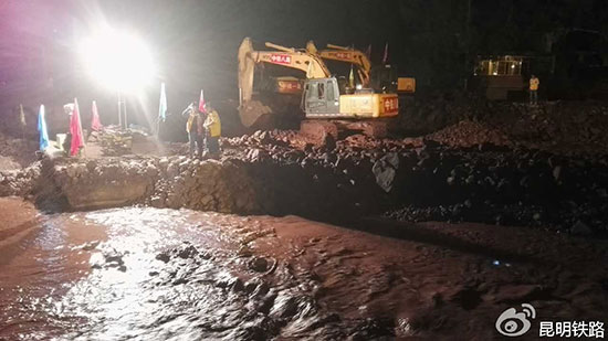 连续强降雨致楚雄多条道路中断 最大堰塞湖面积约7000亩