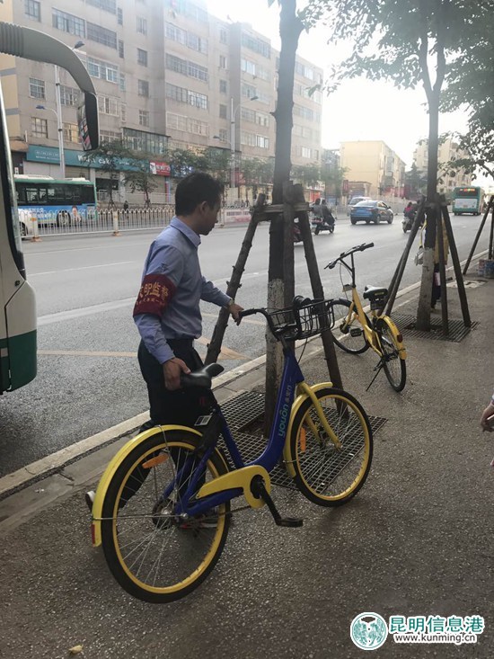 昆明公交一公司一车队开展志愿者服务活动 提高市民满意度