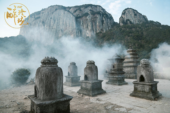 人工实景搭建的拍摄场景，一砖一木皆心血