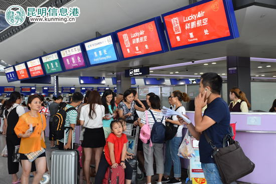 祥鹏航空救援航班疏散近400名九寨沟震区旅客 免费办理签转手续