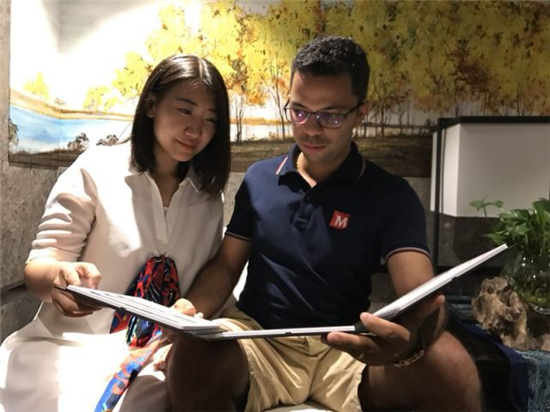 外国人的中国梦 巴西商人“石头记”