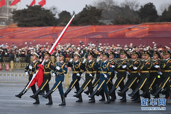 军乐团奏响《歌唱祖国》的动人旋律 天安门广场新年升国旗仪式圆满结束