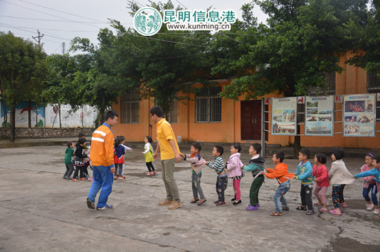 多方爱心接力 兔唇孤儿踏上圆梦之旅  