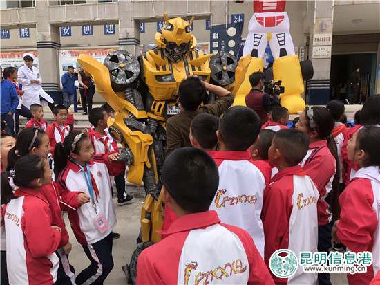 中国流动科技馆云南巡展走进石林 700余名小学生体验科技玩趣