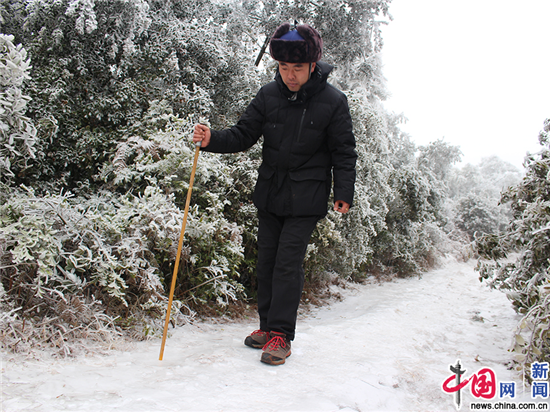【新春走基层】曲靖线路工人一线抗冰保电 【新春走基层】曲靖线路工人一线抗冰保电