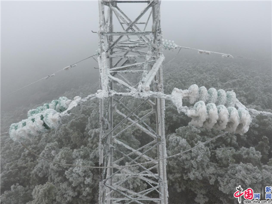 【新春走基层】曲靖线路工人一线抗冰保电 【新春走基层】曲靖线路工人一线抗冰保电