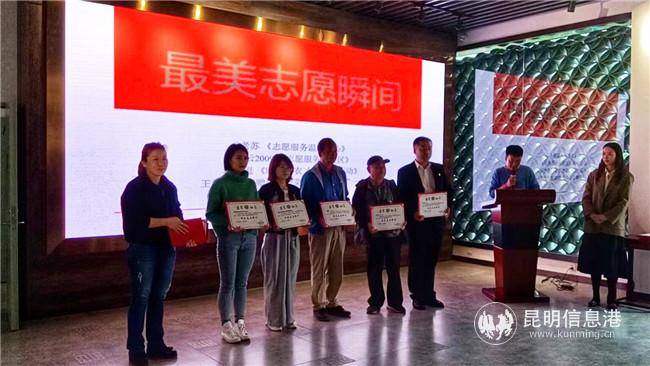 颁奖仪式现场 (2) 颁奖仪式现场 (2)